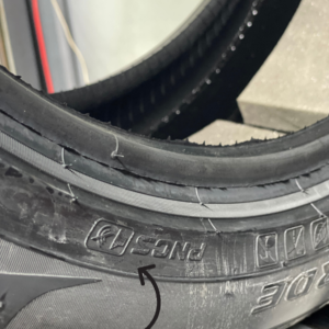 Lốp chống đinh tự vá Pirelli Scorpion Verde 275/40R21 dành cho Vinfast VF9, Volvo XC90,... hiệu quả chống đinh tự vá dưới 6 ly, hạn chế nổ lốp đột ngột,...