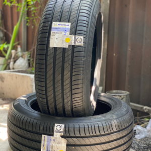 Lốp chống đinh tự vá Michelin Primacy 4 215/55R17 có khả năng tự vá khi gặp những chiếc đinh dưới 6 ly, bảo hành chống đinh đến hết chỉ số mòn của vỏ,...