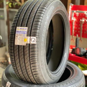 Lốp chống đinh tự vá Michelin Primacy 4 215/55R17 có khả năng tự vá khi gặp những chiếc đinh dưới 6 ly, bảo hành chống đinh đến hết chỉ số mòn của vỏ,...