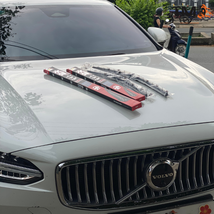 Gạt mưa ceramic - lựa chọn tối ưu dành cho mọi loại xe Volvo XC60, XC90,... Lưỡi gạt có phủ sẵn ceramic chống mài mòn kính, hạn chế nhảy gạt, bảo hành 2 năm