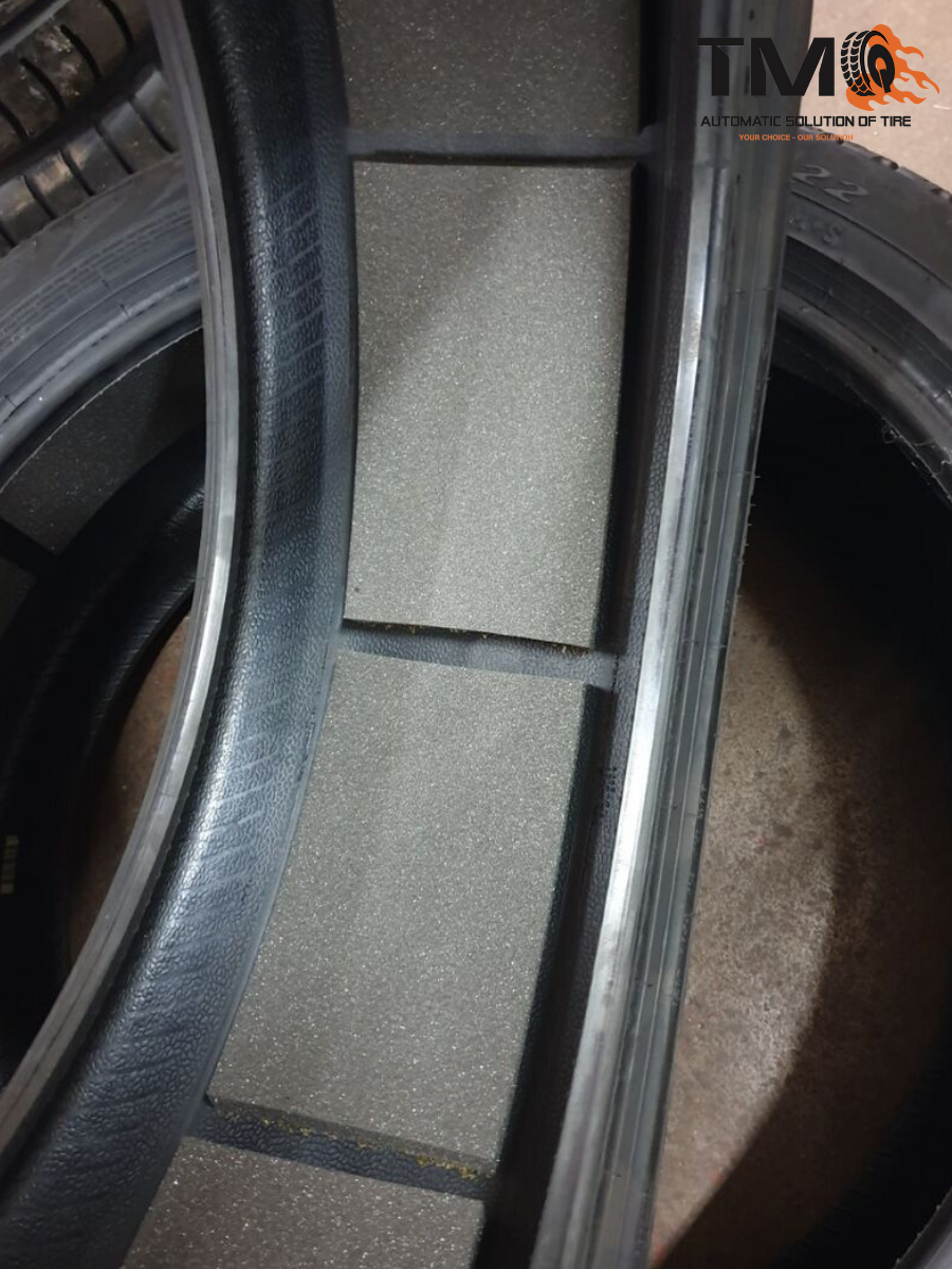 Lốp Pirelli P Zero 235/55R19 trang bị sẵn xốp tiêu âm (PNCS) là dòng lốp hiệu suất cao, khả năng phanh và kiểm soát lái tốt, an toàn, êm ái