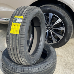 Lốp Pirelli P Zero 235/55R19 trang bị sẵn xốp tiêu âm (PNCS) là dòng lốp hiệu suất cao, khả năng phanh và kiểm soát lái tốt, an toàn, êm ái